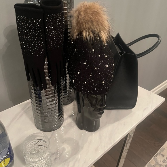 Brand 🎁New un worn in the package, Simon Chang , sparkling hat and gloves set🎁 - Picture 5 of 17